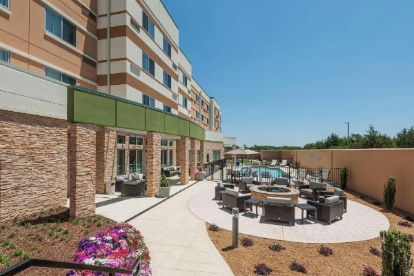 Courtyard by Marriott Ardmore image 11